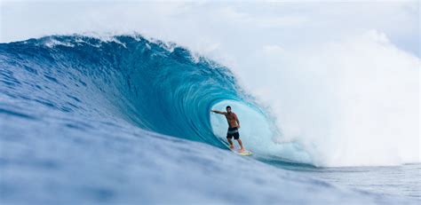 Mastering the Art of Surf Photography with Magicseaweed